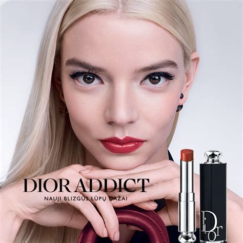 dior internetu.